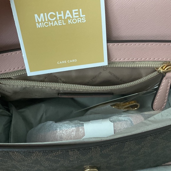 Michael Kors Purse - Picture 12 of 12